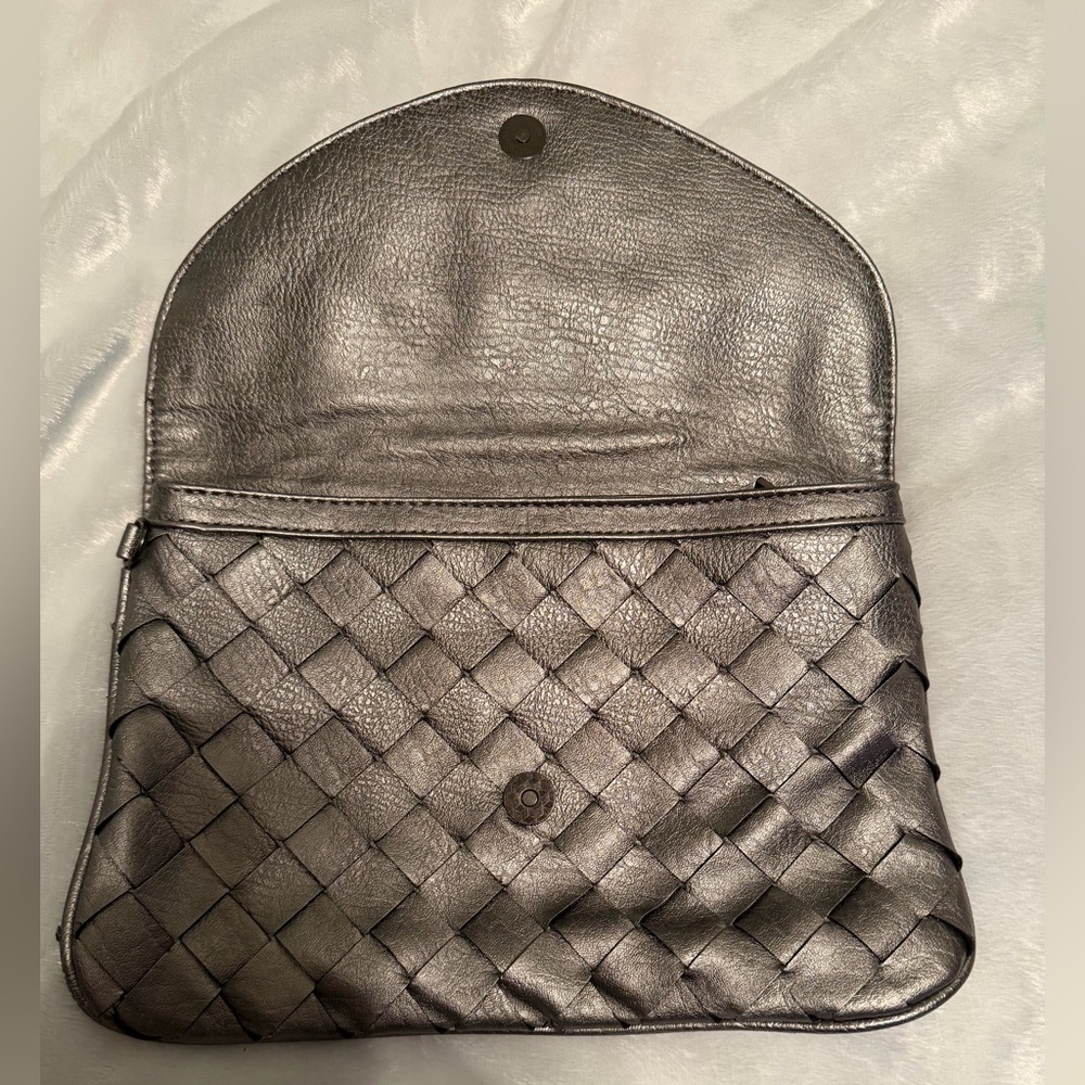 Urban Expression Silver Woven Clutch - Picture 4 of 5